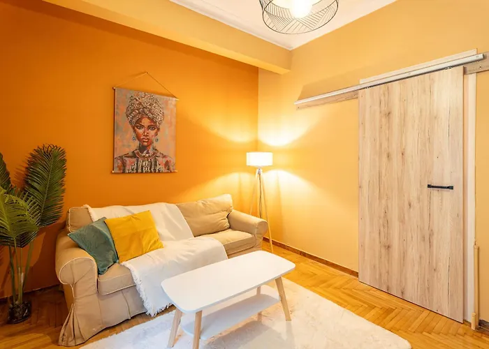 Renovated 2 Bedroom Apartment In City Centre