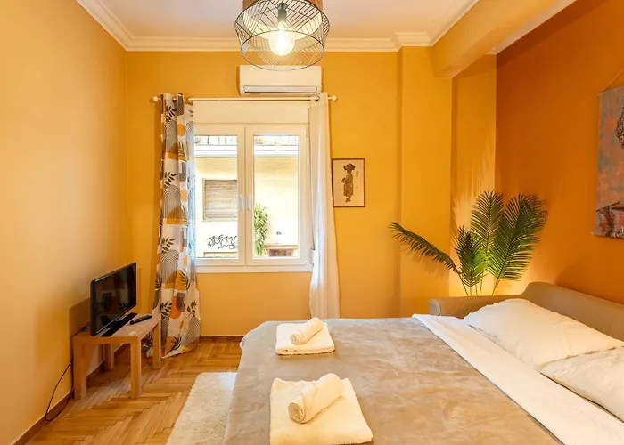 Renovated 2 Bedroom Apartment In City Centre